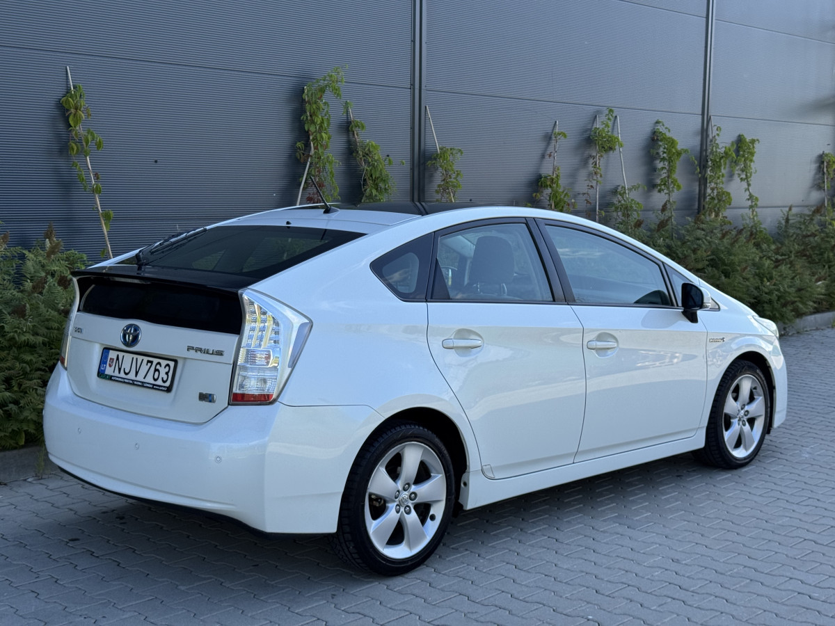 Toyota Prius 3