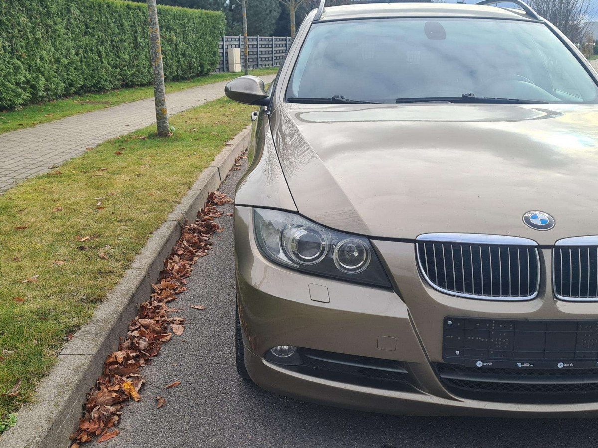 BMW 330