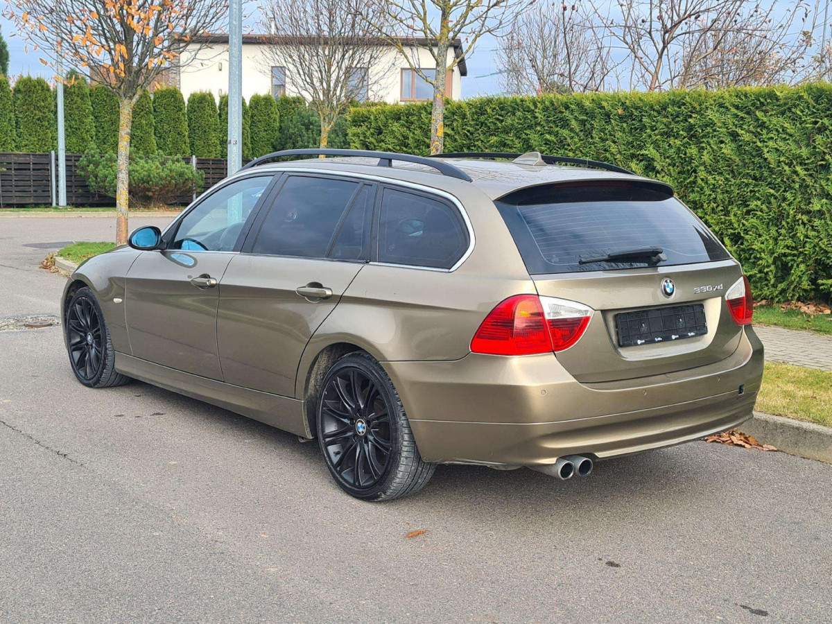 BMW 330