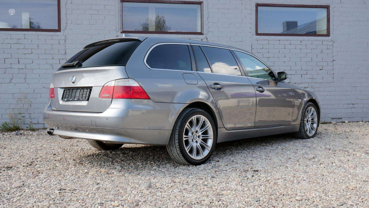 BMW 525