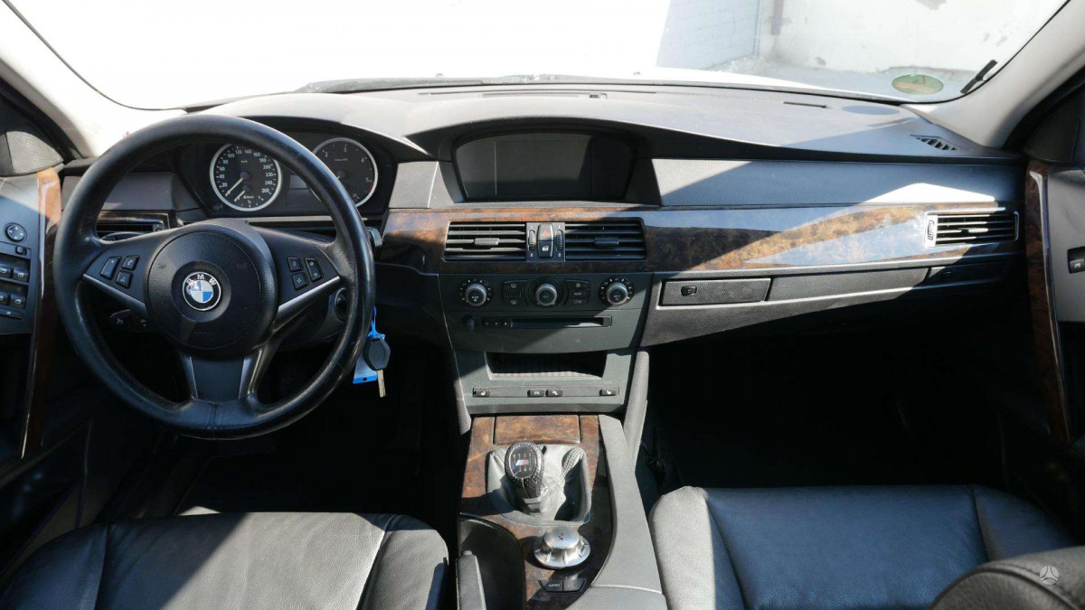 BMW 525