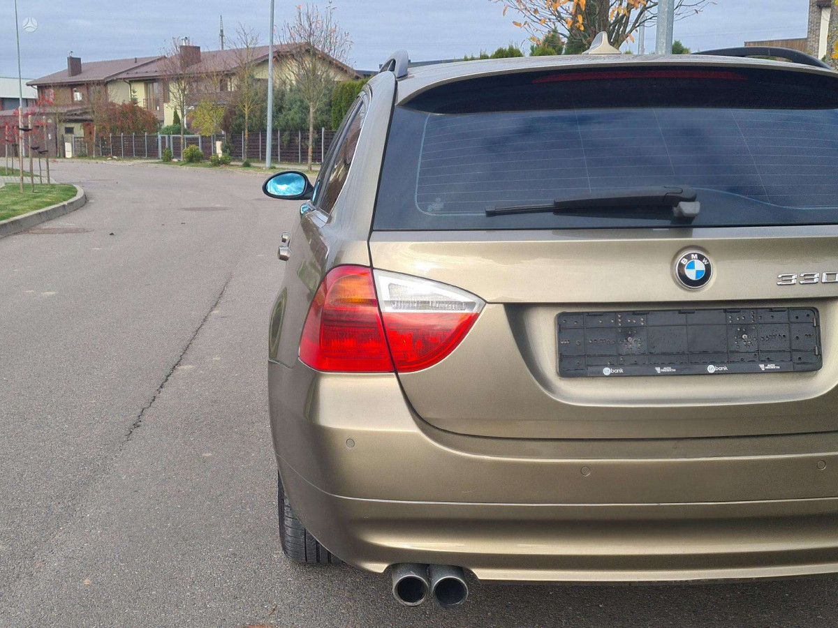 BMW 330