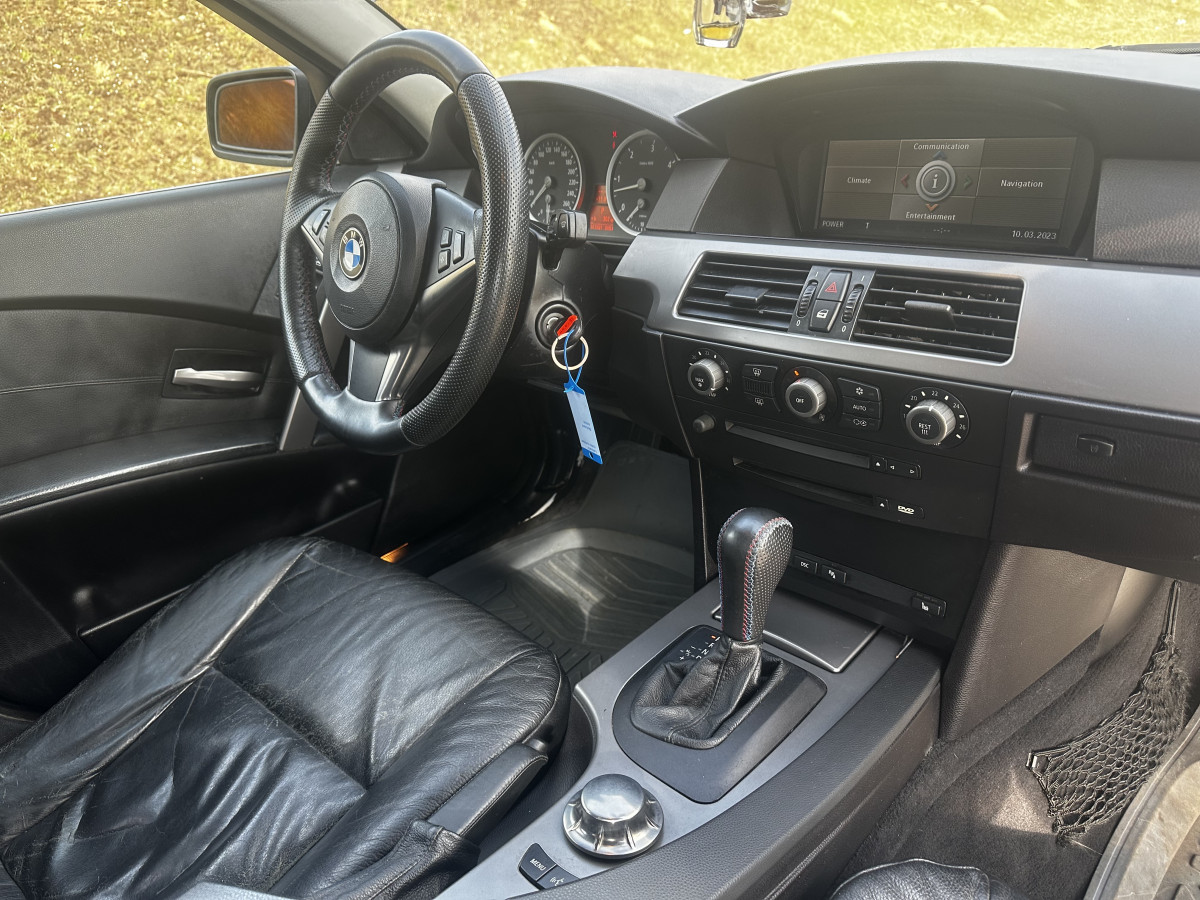 BMW 525