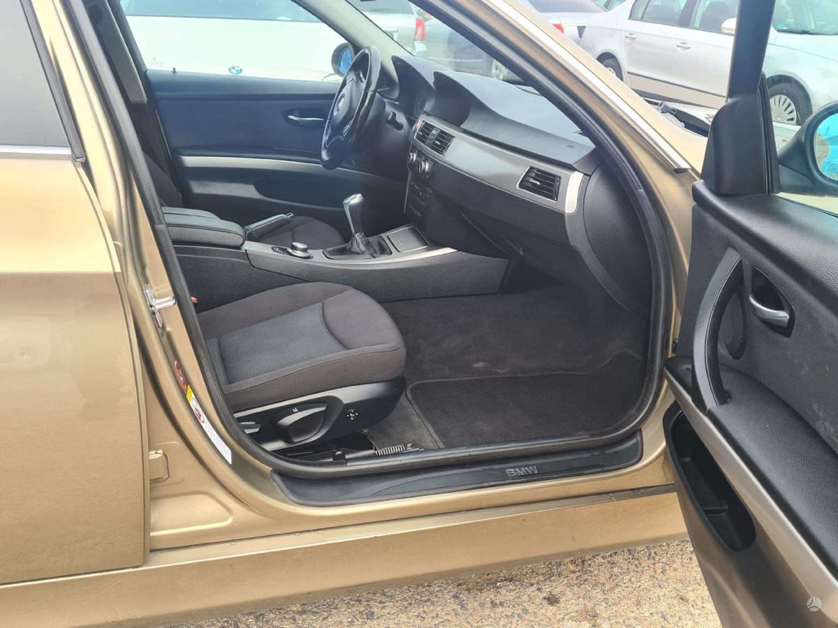 BMW 330