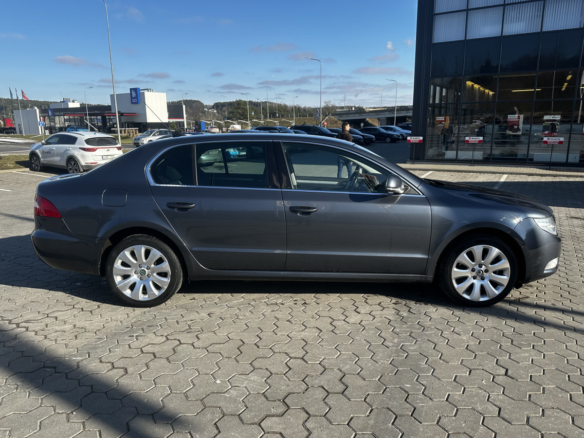 SKODA SUPERB