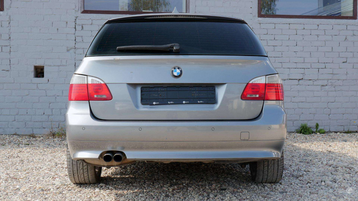 BMW 525