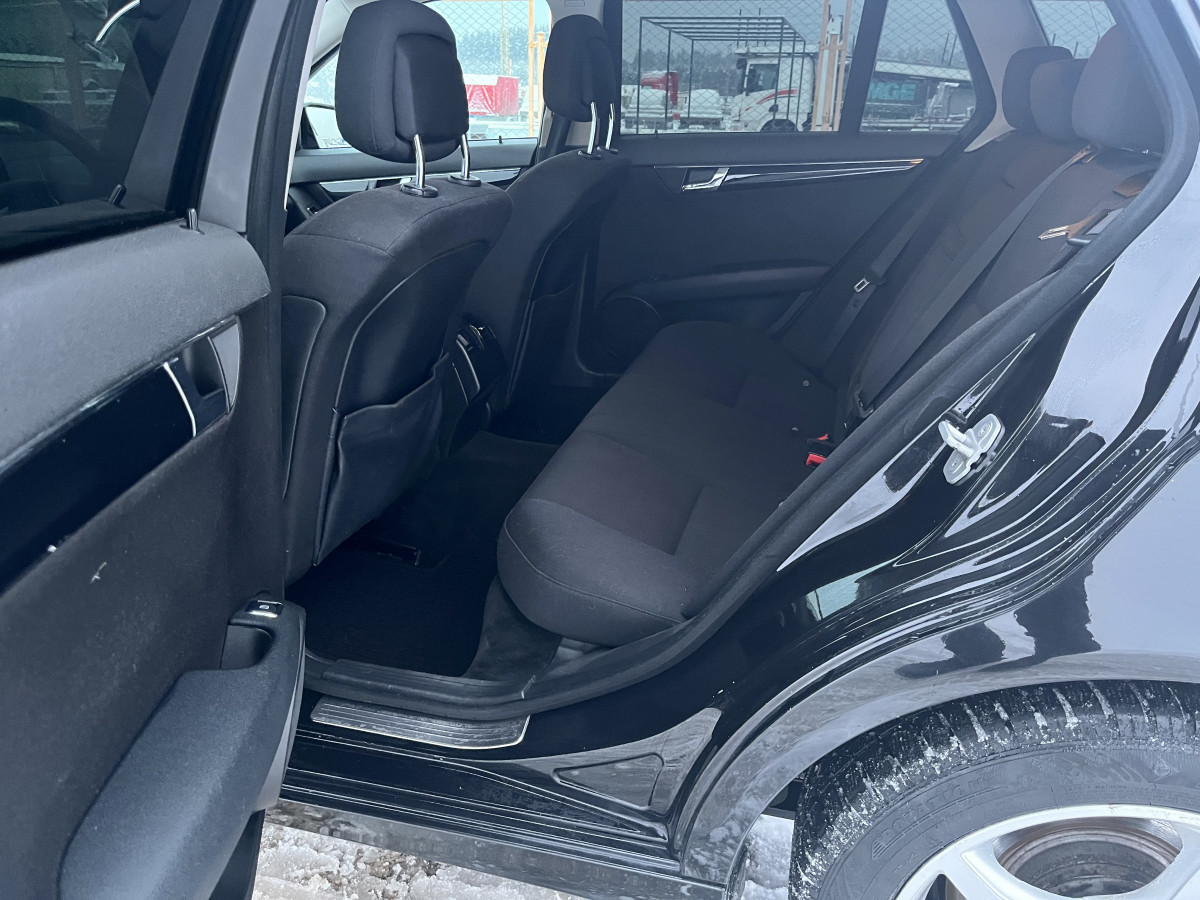 Mercedes-Benz C220